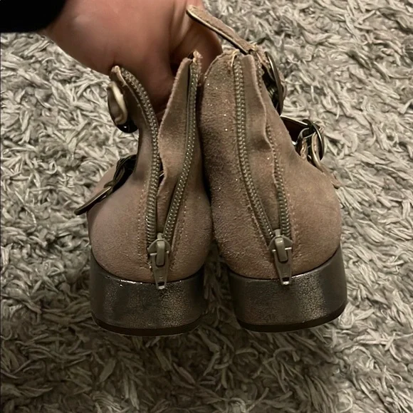 Poetic License Tan Flats with Classic Design - Picture 6 of 7